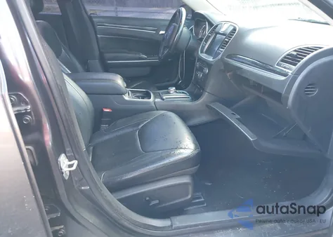 2015 Chrysler 300 Limited z USA, uszkodzony, nr VIN 2C3CCAAG3FH772815